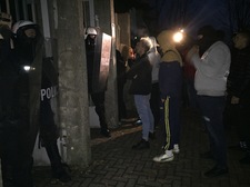 Dwóch policjantów rannych po proteście w Koninie. W ruch poszły butelki i kamienie