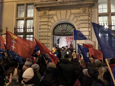 Zawieszenie sędziego Juszczyszyna: Setki protestujących w kilkudziesięciu polskich miastach
